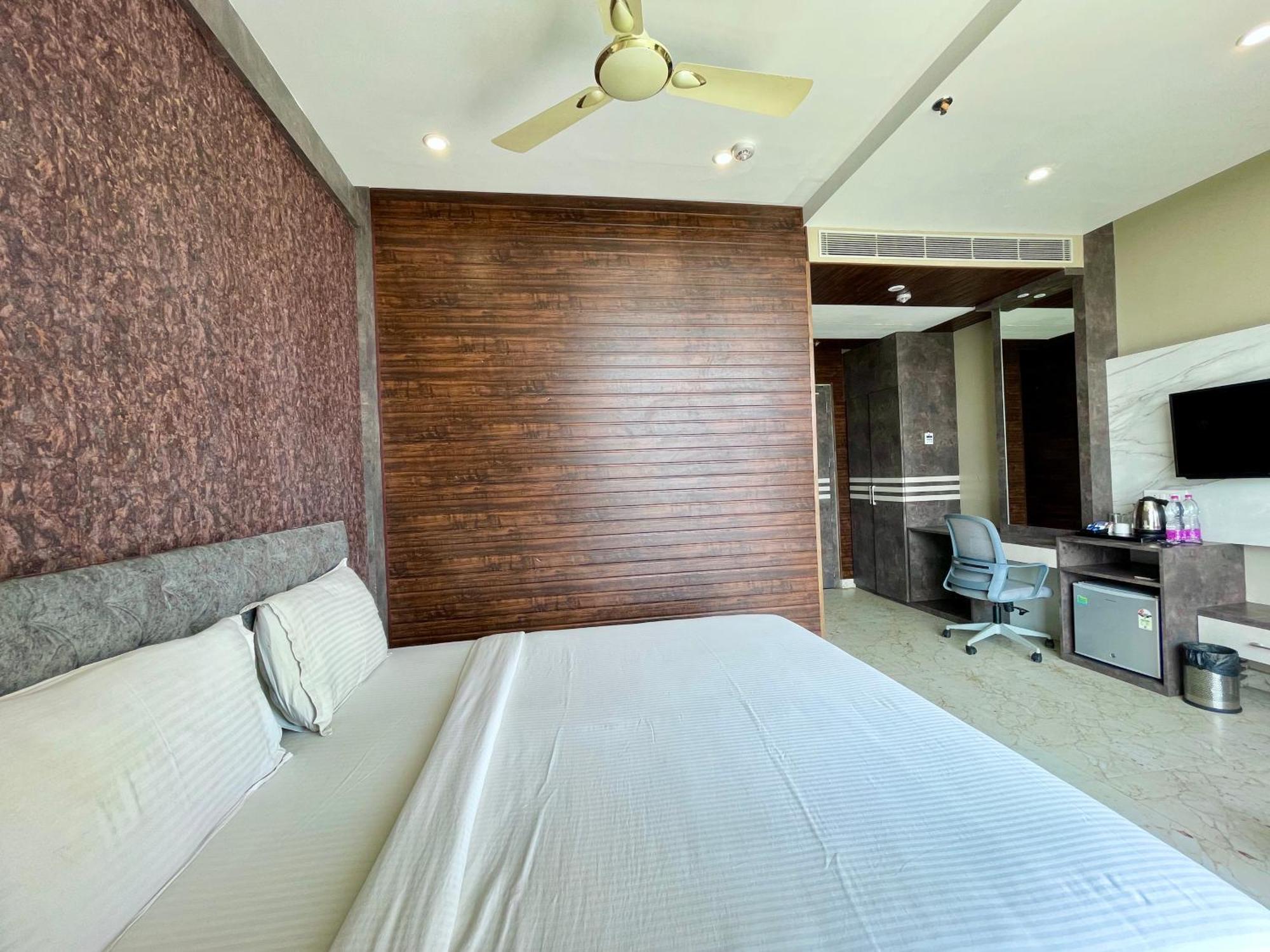 Hotel Tbs In Puri Esterno foto