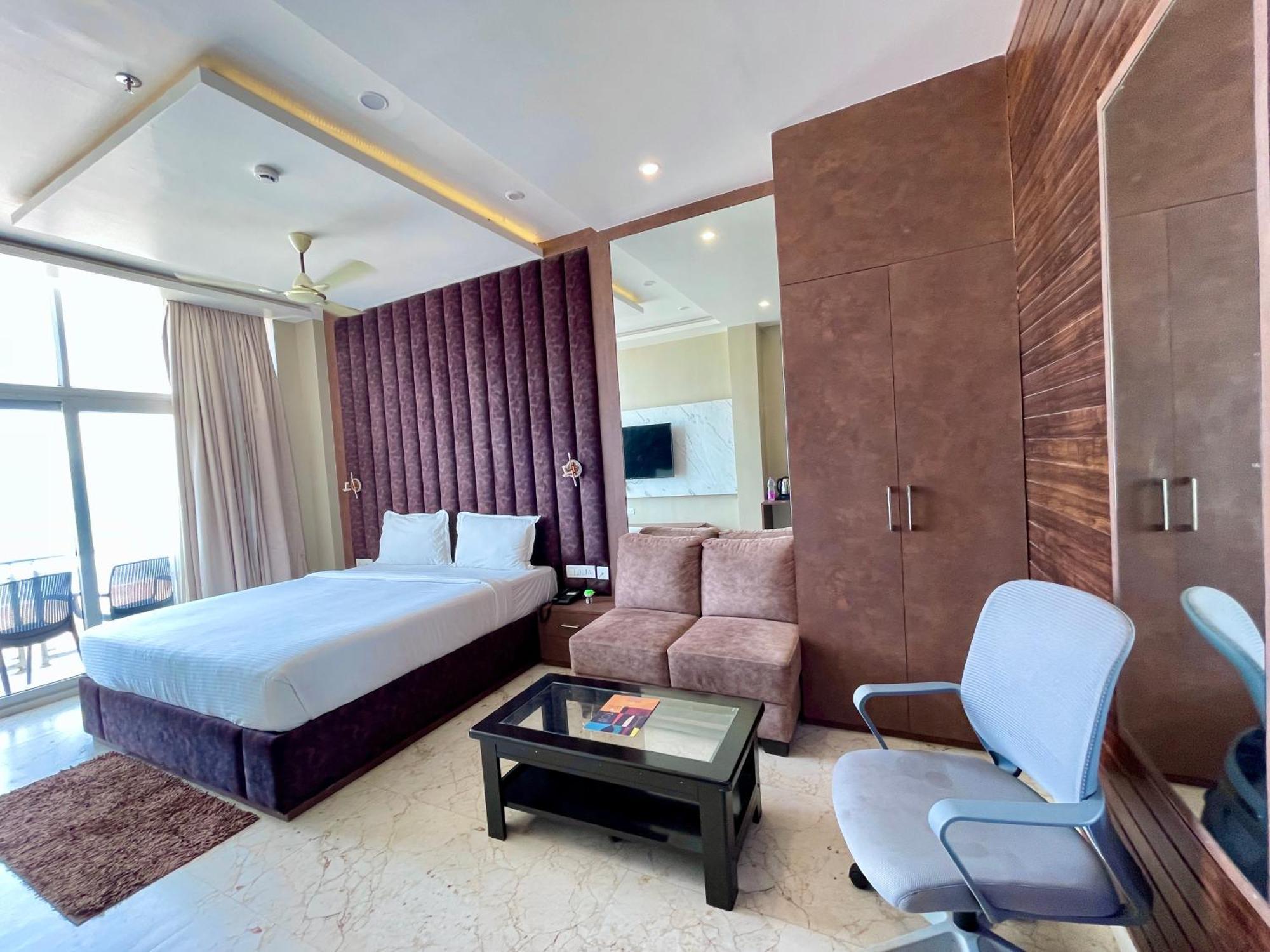 Hotel Tbs In Puri Esterno foto