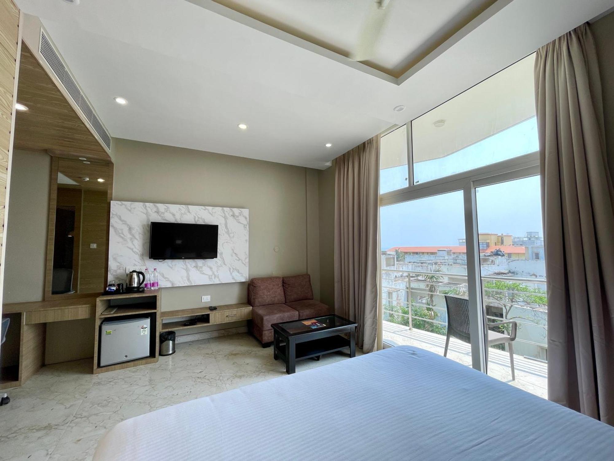 Hotel Tbs In Puri Esterno foto