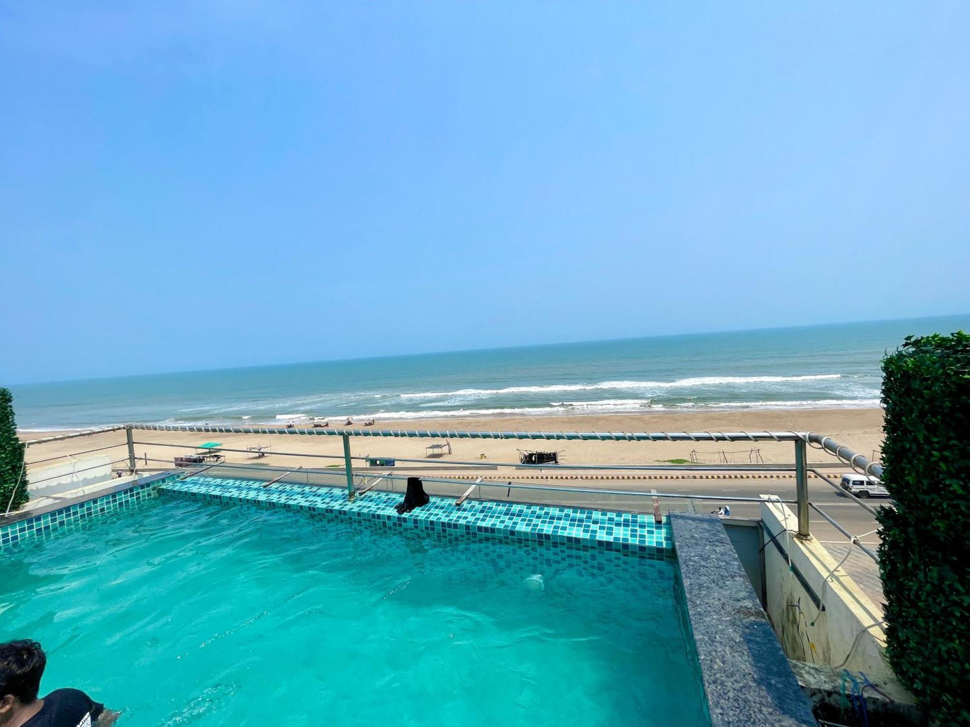 Hotel Tbs In Puri Esterno foto